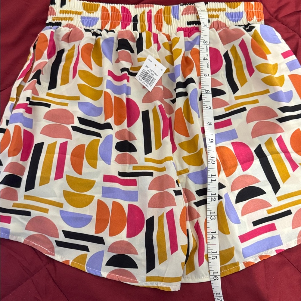 Timing Colorful Geometric Shorts - Picture 5 of 8